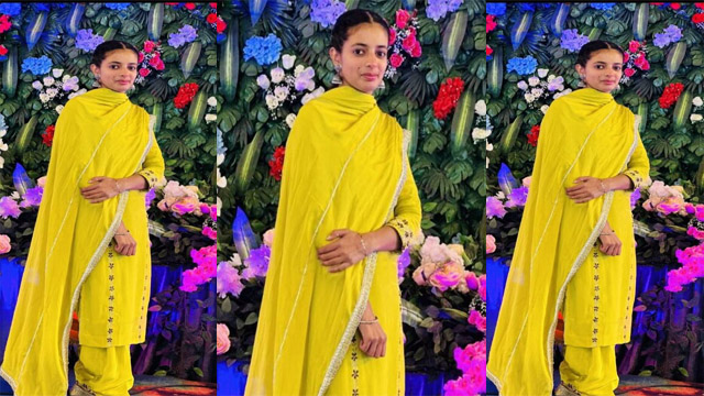 Sexy Punjabi Wife Showing